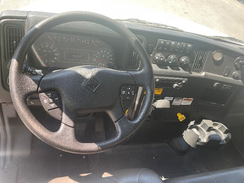 Medium Duty Box Truck-Light and Medium Duty Trucks-International-2020-MV607-Norcross-GA-163,630\n\t\tmiles-$ 59,250 - Image 17