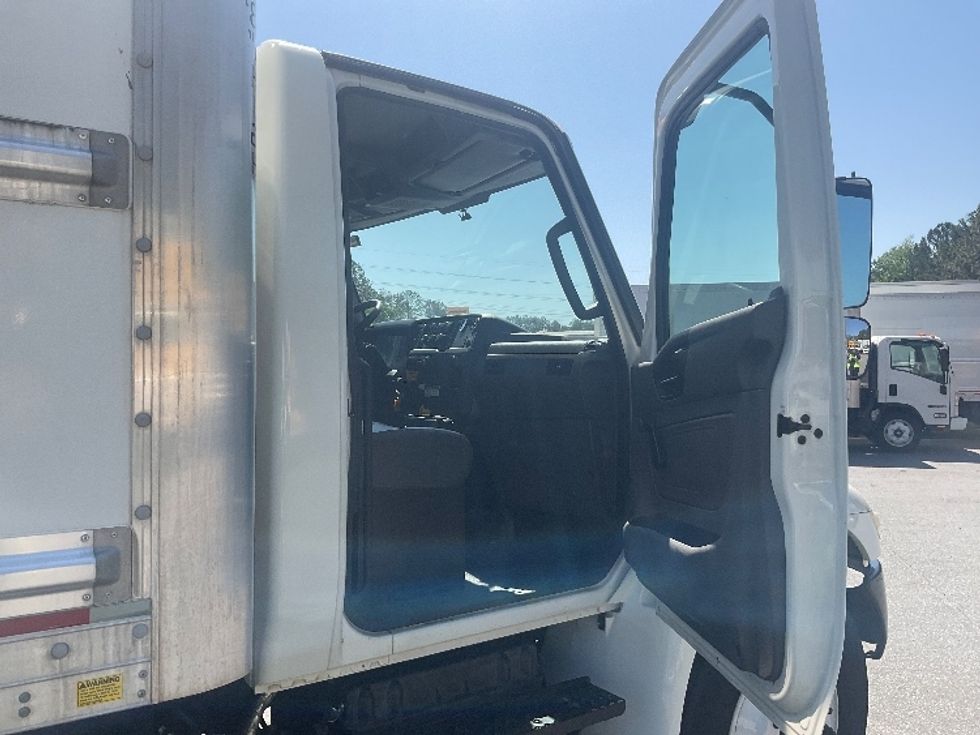 Medium Duty Box Truck-Light and Medium Duty Trucks-International-2020-MV607-Norcross-GA-163,630\n\t\tmiles-$ 59,250 - Image 20