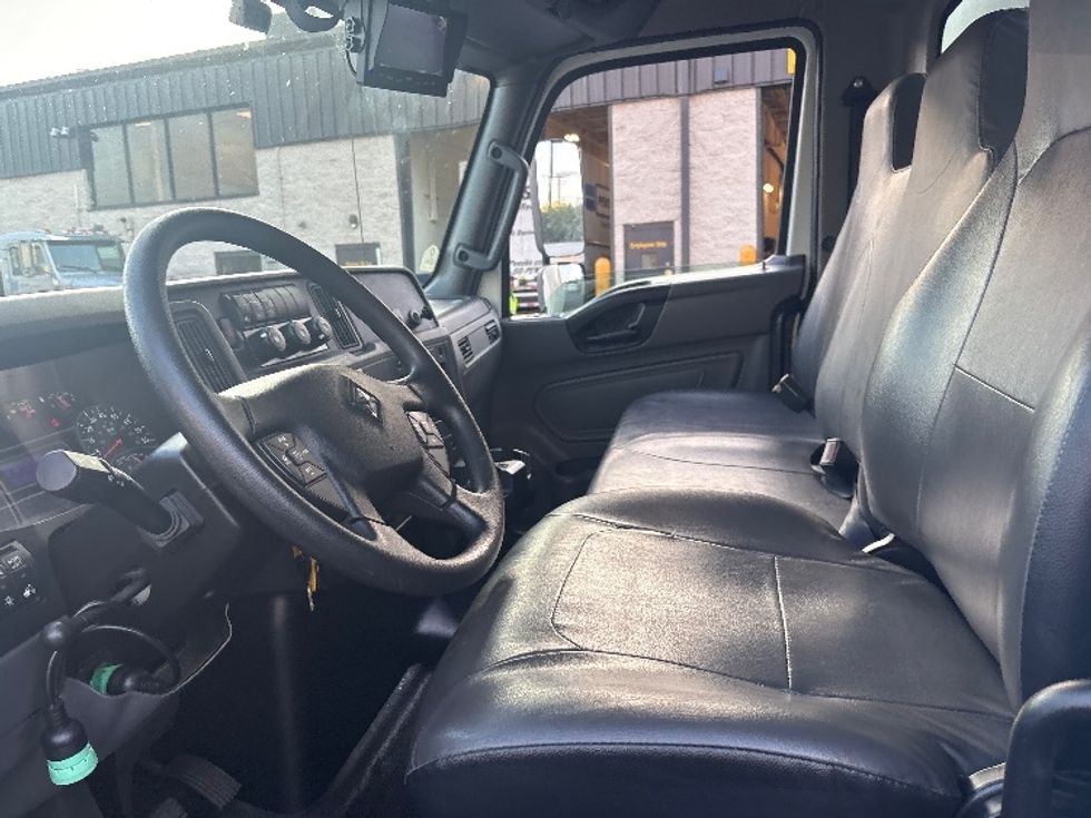 Medium Duty Box Truck-Light and Medium Duty Trucks-International-2020-MV607-North Bergen-NJ-60,788\n\t\tmiles-$ 56,750 - Image 19