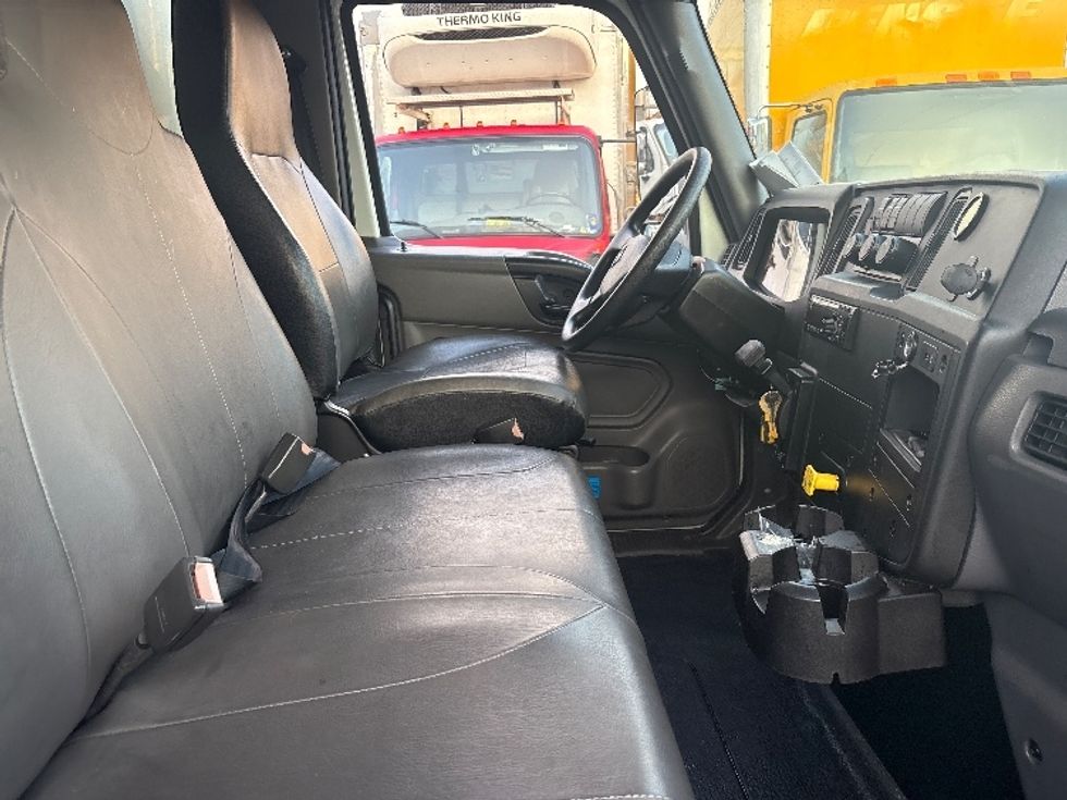 Medium Duty Box Truck-Light and Medium Duty Trucks-International-2020-MV607-North Bergen-NJ-60,788\n\t\tmiles-$ 56,750 - Image 22