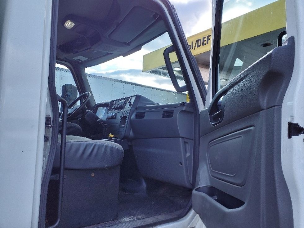 Medium Duty Box Truck-Light and Medium Duty Trucks-International-2020-MV607-Norton-MA-197,481\n\t\tmiles-$ 34,750 - Image 19