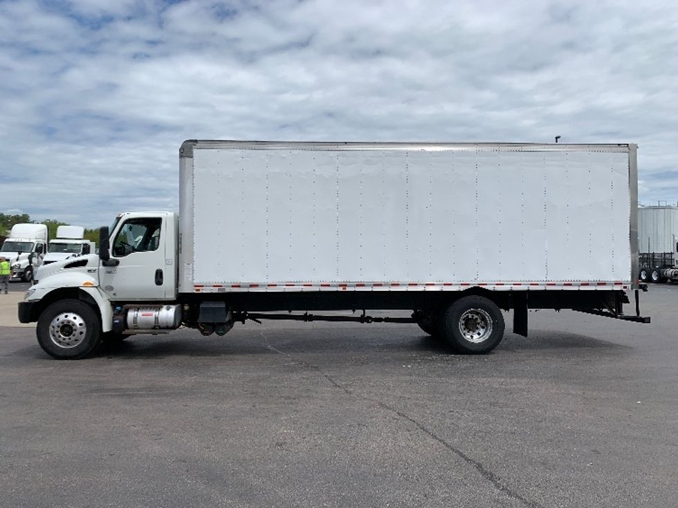 Medium Duty Box Truck-Light and Medium Duty Trucks-International-2020-MV607-Norton-MA-213,134\n\t\tmiles-$ 31,750 - Image 4
