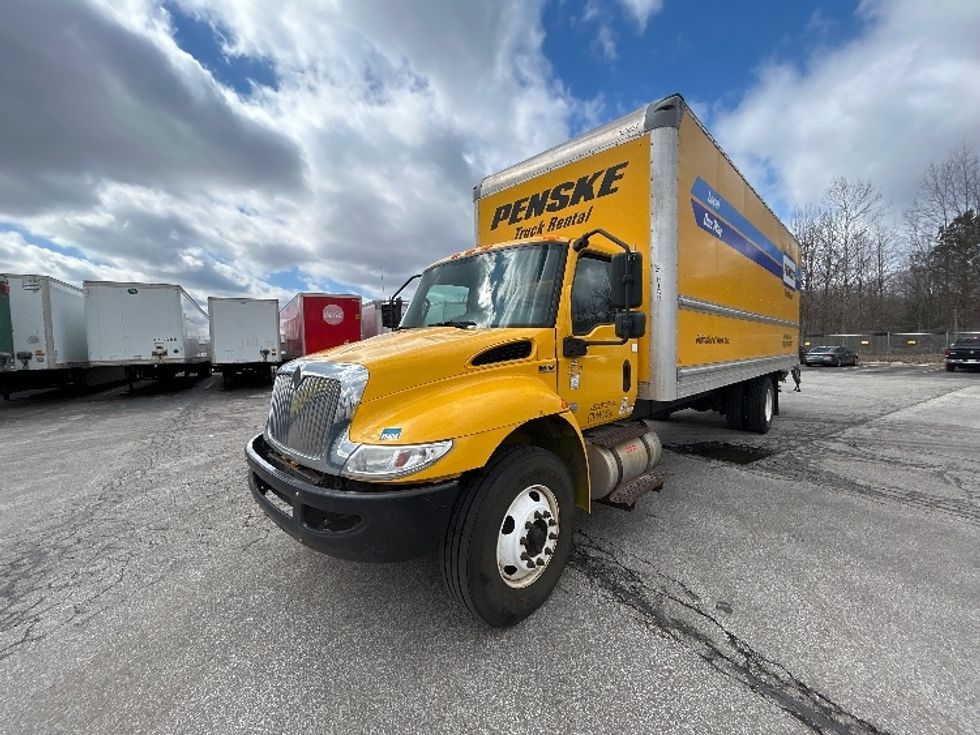 Medium Duty Box Truck-Light and Medium Duty Trucks-International-2020-MV607-Oakwood Village-OH-200,178\n\t\tmiles-$ 42,500 - Image 3