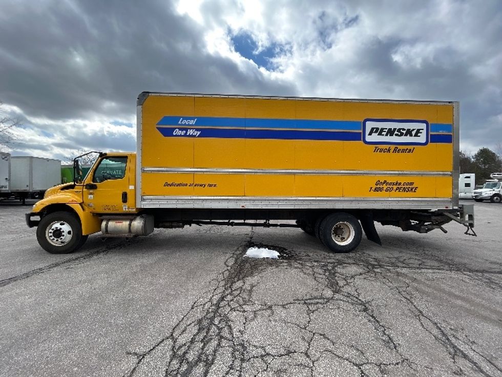 Medium Duty Box Truck-Light and Medium Duty Trucks-International-2020-MV607-Oakwood Village-OH-200,178\n\t\tmiles-$ 42,500 - Image 4