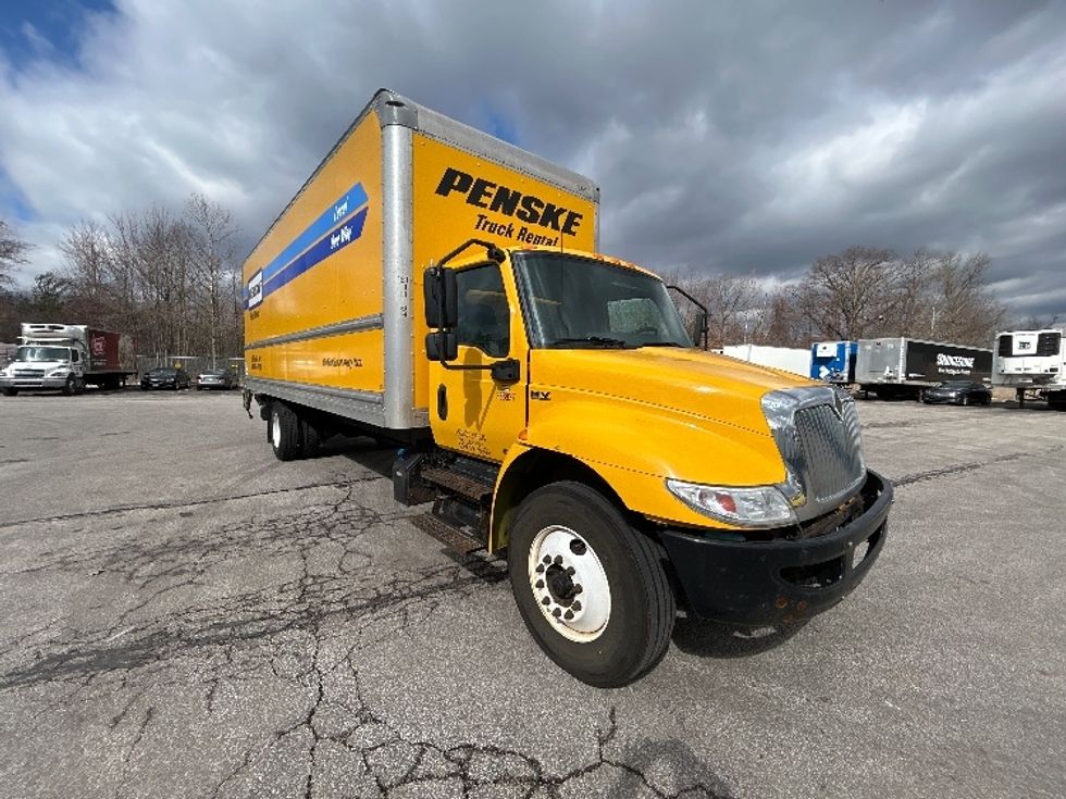 Medium Duty Box Truck-Light and Medium Duty Trucks-International-2020-MV607-Oakwood Village-OH-200,178\n\t\tmiles-$ 42,500 - Image 1