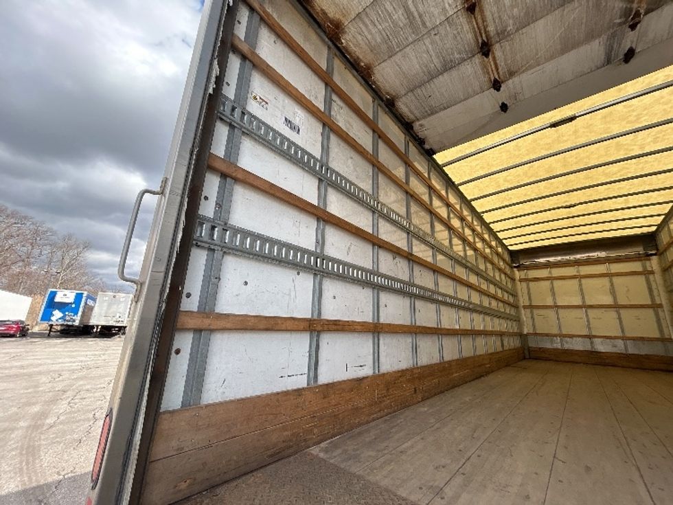 Medium Duty Box Truck-Light and Medium Duty Trucks-International-2020-MV607-Oakwood Village-OH-200,178\n\t\tmiles-$ 42,500 - Image 11