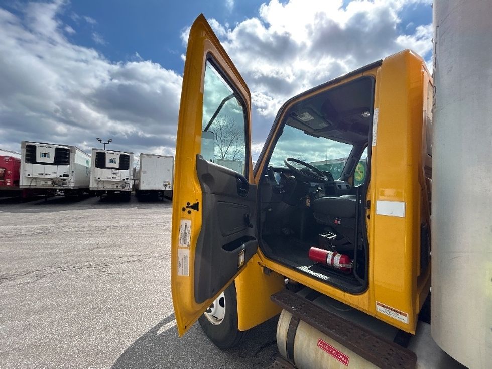 Medium Duty Box Truck-Light and Medium Duty Trucks-International-2020-MV607-Oakwood Village-OH-200,178\n\t\tmiles-$ 42,500 - Image 16