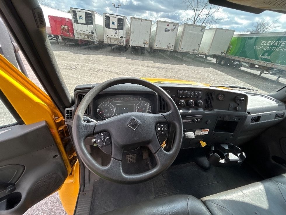 Medium Duty Box Truck-Light and Medium Duty Trucks-International-2020-MV607-Oakwood Village-OH-200,178\n\t\tmiles-$ 42,500 - Image 18