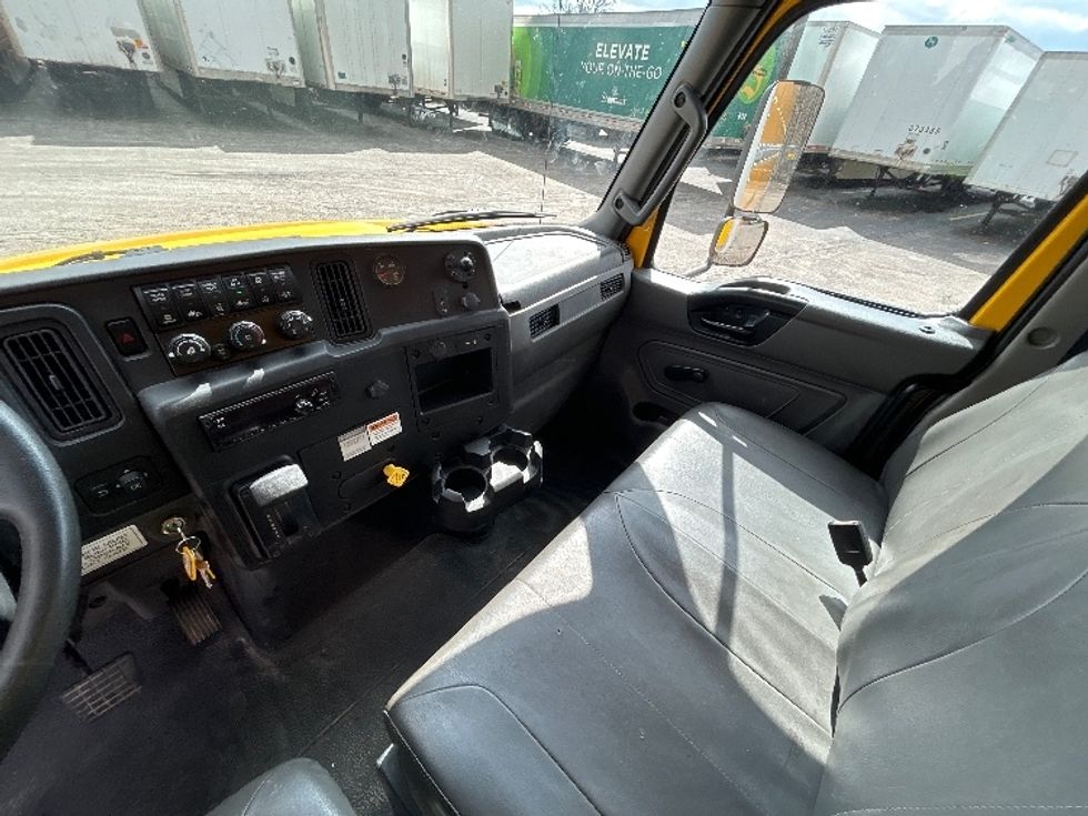 Medium Duty Box Truck-Light and Medium Duty Trucks-International-2020-MV607-Oakwood Village-OH-200,178\n\t\tmiles-$ 42,500 - Image 19