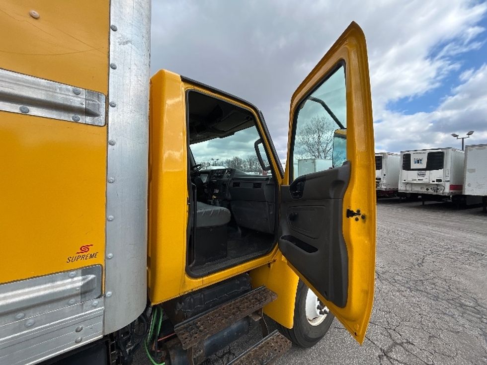 Medium Duty Box Truck-Light and Medium Duty Trucks-International-2020-MV607-Oakwood Village-OH-200,178\n\t\tmiles-$ 42,500 - Image 20