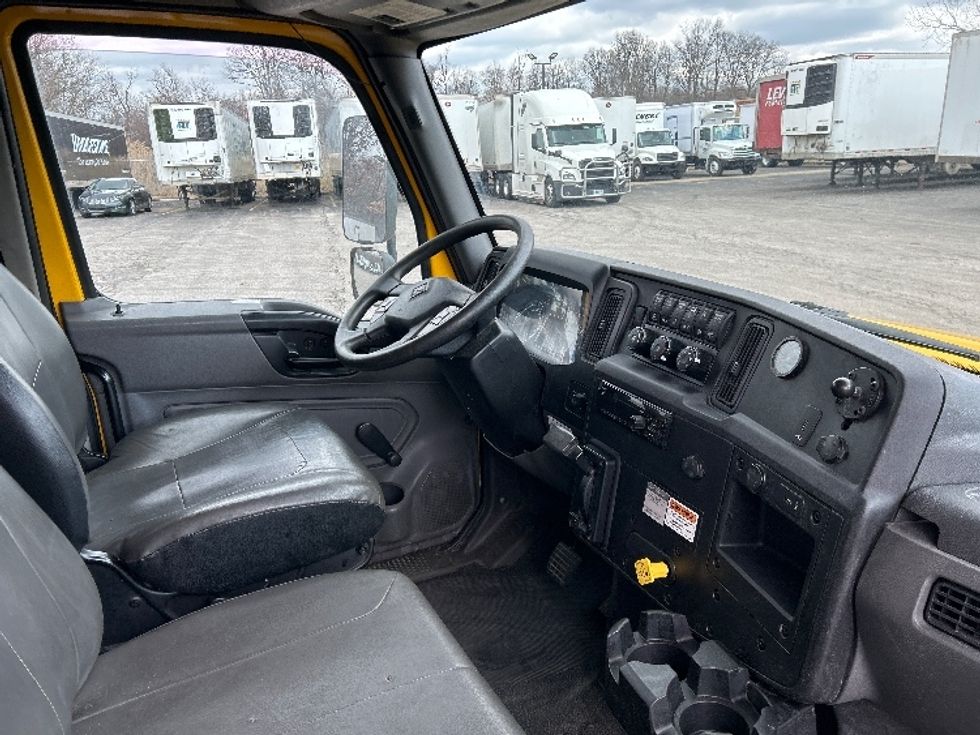 Medium Duty Box Truck-Light and Medium Duty Trucks-International-2020-MV607-Oakwood Village-OH-200,178\n\t\tmiles-$ 42,500 - Image 22