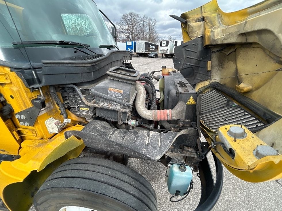 Medium Duty Box Truck-Light and Medium Duty Trucks-International-2020-MV607-Oakwood Village-OH-200,178\n\t\tmiles-$ 42,500 - Image 23