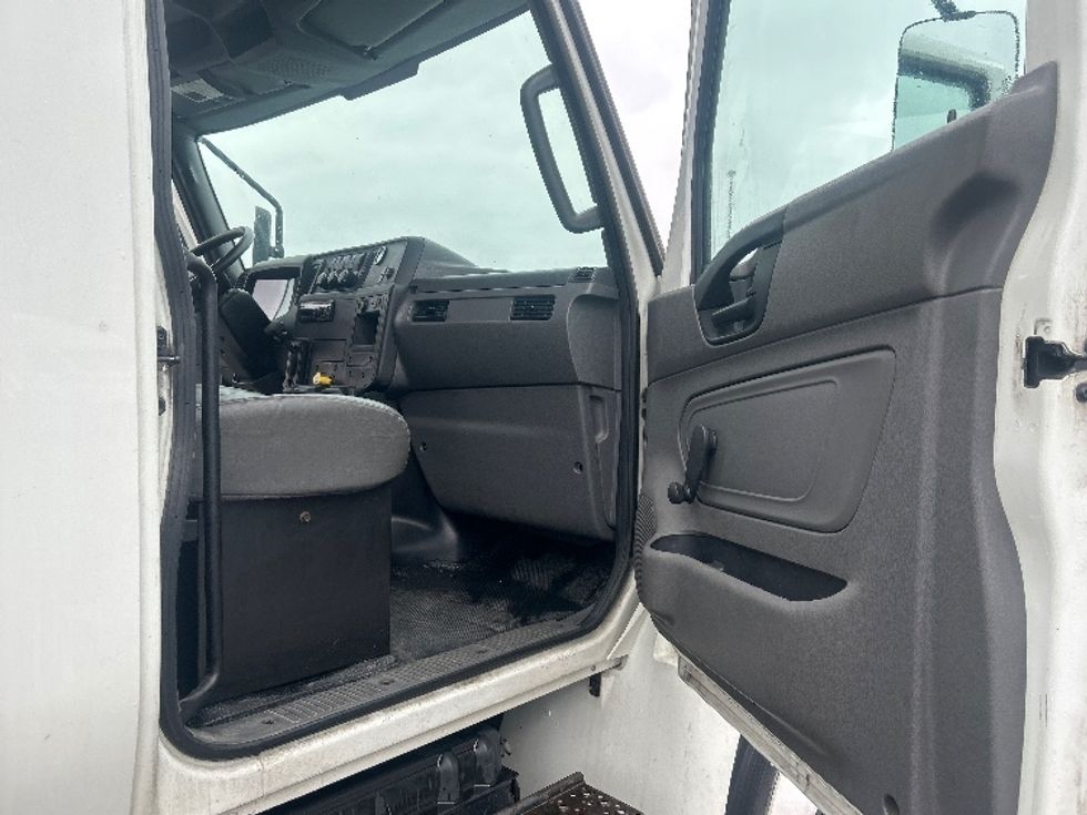 Medium Duty Box Truck-Light and Medium Duty Trucks-International-2020-MV607-Obetz-OH-127,400\n\t\tmiles-$ 51,000 - Image 18