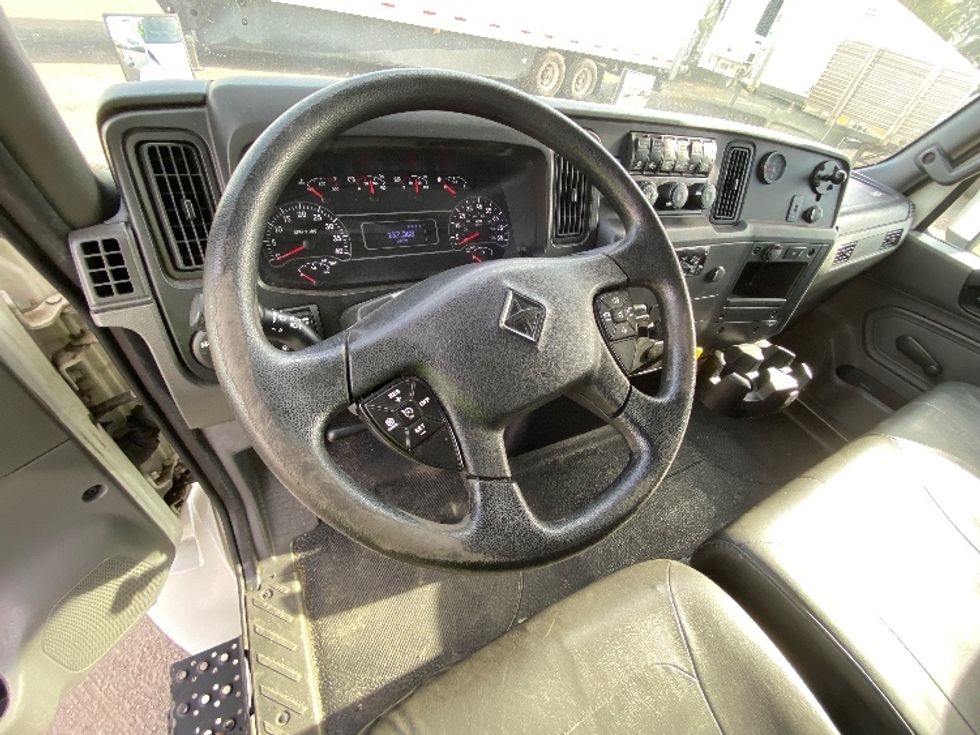Medium Duty Box Truck-Light and Medium Duty Trucks-International-2020-MV607-Ocala-FL-137,368\n\t\tmiles-$ 57,750 - Image 17