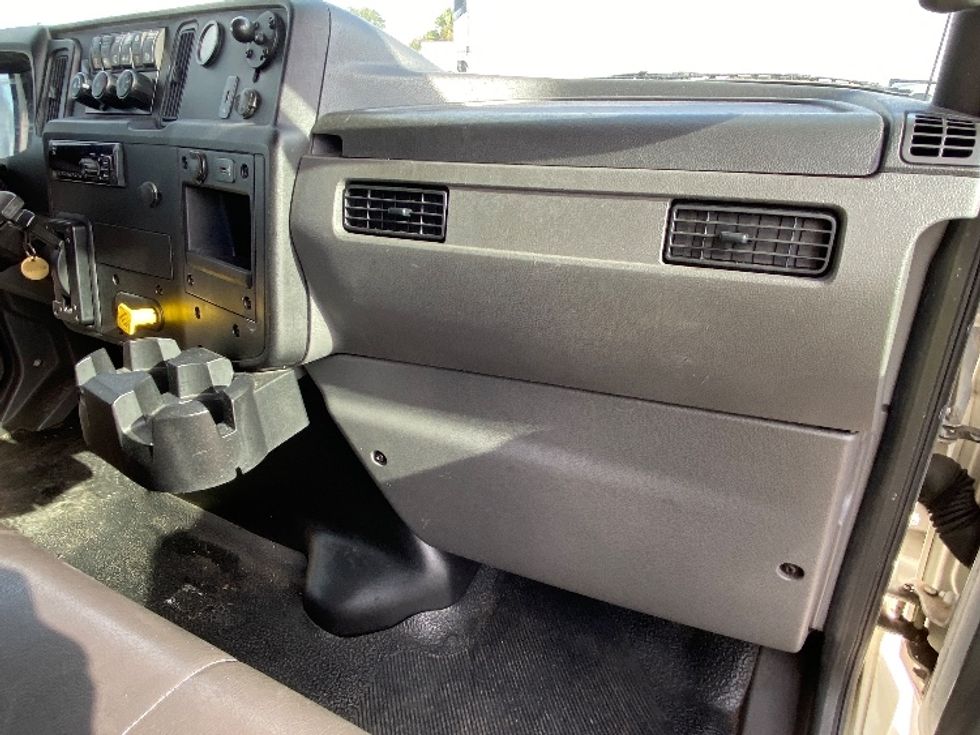 Medium Duty Box Truck-Light and Medium Duty Trucks-International-2020-MV607-Ocala-FL-137,368\n\t\tmiles-$ 57,750 - Image 21