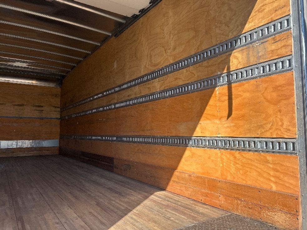 Medium Duty Box Truck-Light and Medium Duty Trucks-International-2020-MV607-Ocala-FL-137,449\n\t\tmiles-$ 57,500 - Image 12