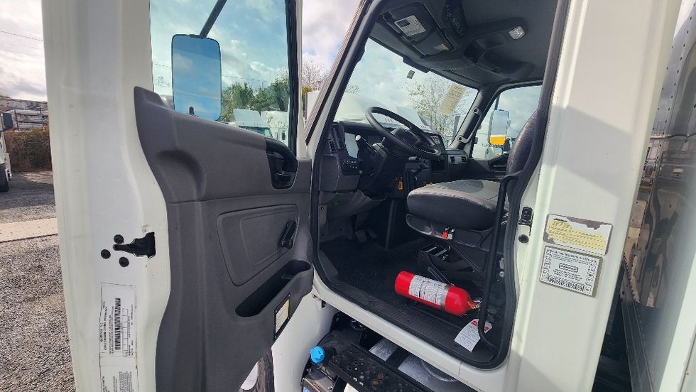 Medium Duty Box Truck-Light and Medium Duty Trucks-International-2020-MV607-Ocala-FL-137,449\n\t\tmiles-$ 57,500 - Image 16
