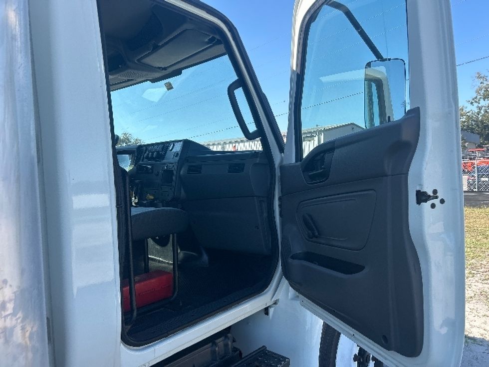 Medium Duty Box Truck-Light and Medium Duty Trucks-International-2020-MV607-Ocala-FL-137,449\n\t\tmiles-$ 57,500 - Image 20