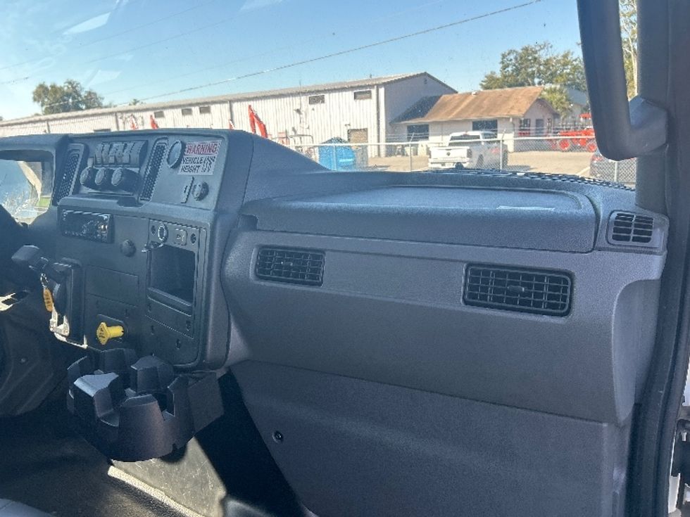 Medium Duty Box Truck-Light and Medium Duty Trucks-International-2020-MV607-Ocala-FL-137,449\n\t\tmiles-$ 57,500 - Image 21