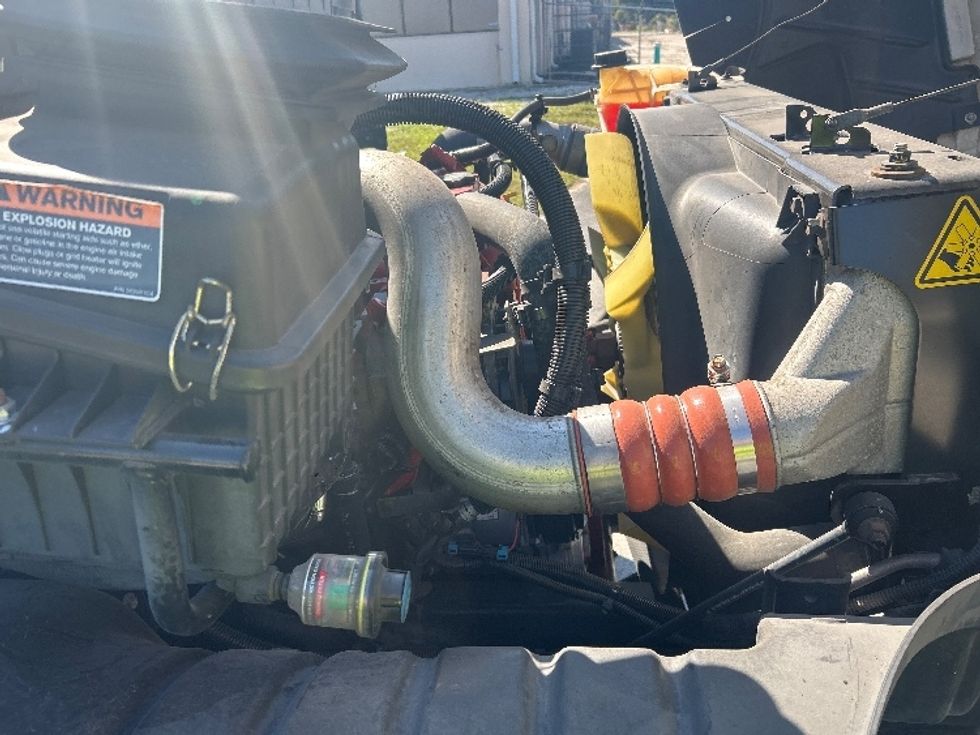 Medium Duty Box Truck-Light and Medium Duty Trucks-International-2020-MV607-Ocala-FL-137,449\n\t\tmiles-$ 57,500 - Image 23