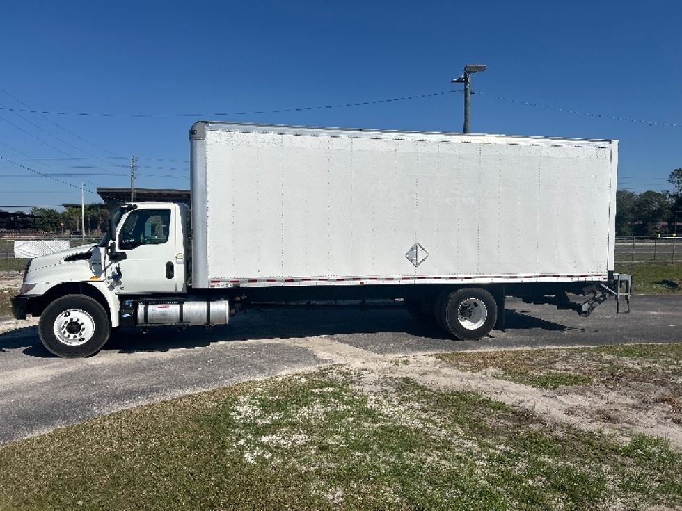 Medium Duty Box Truck-Light and Medium Duty Trucks-International-2020-MV607-Ocala-FL-137,449\n\t\tmiles-$ 57,500 - Image 4