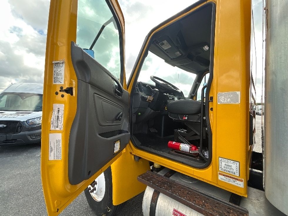 Medium Duty Box Truck-Light and Medium Duty Trucks-International-2020-MV607-Ocala-FL-173,621\n\t\tmiles-$ 44,750 - Image 16