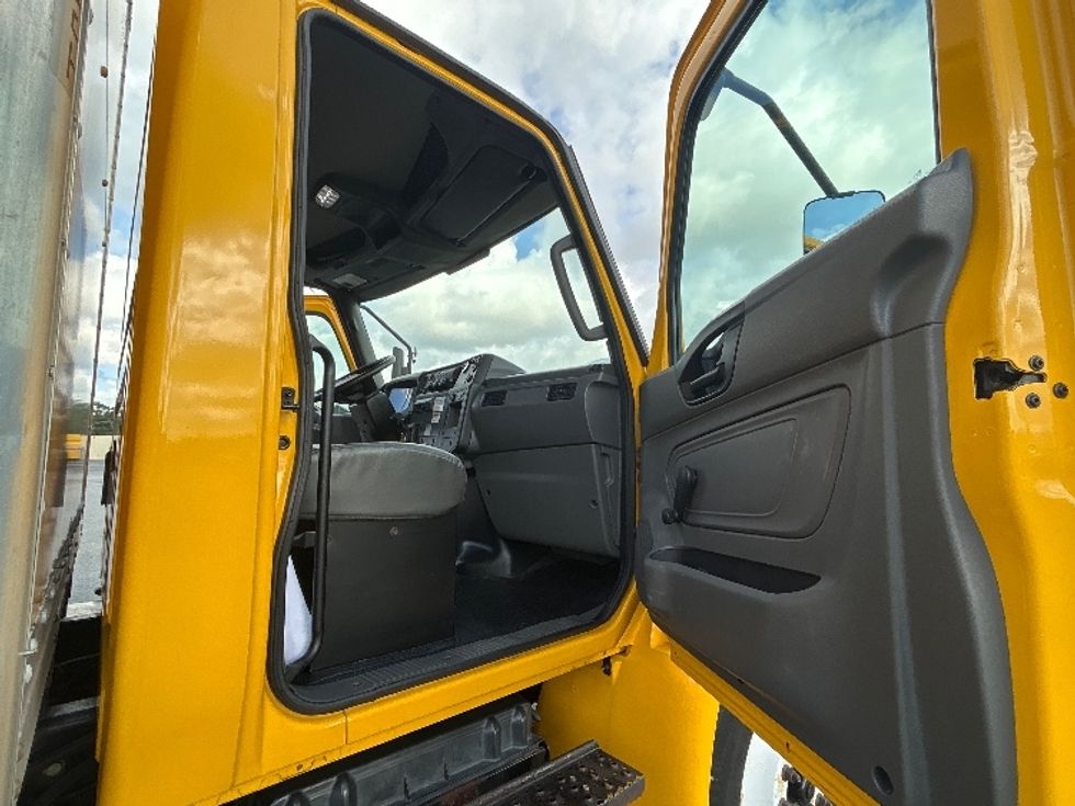 Medium Duty Box Truck-Light and Medium Duty Trucks-International-2020-MV607-Ocala-FL-173,621\n\t\tmiles-$ 44,750 - Image 20