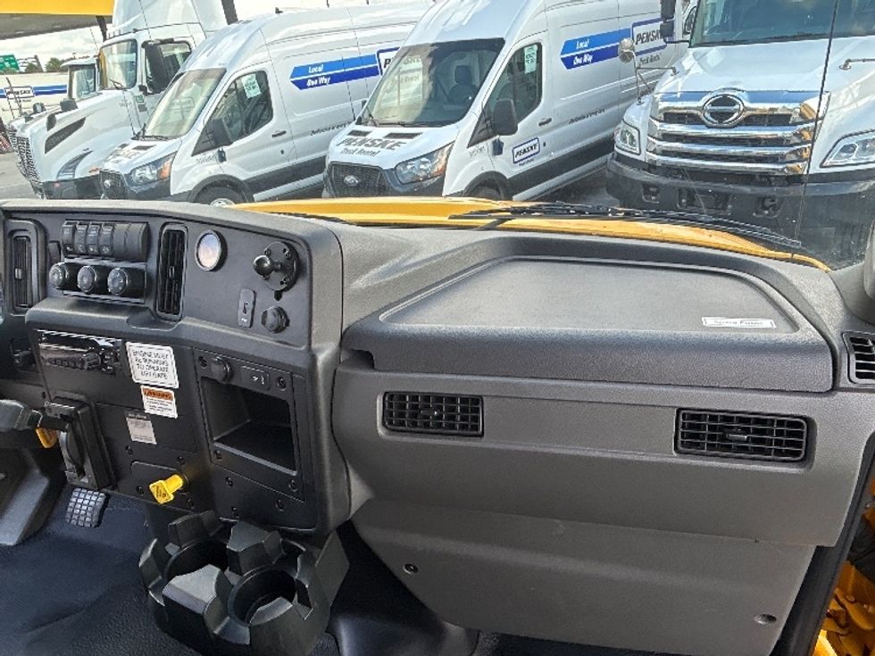 Medium Duty Box Truck-Light and Medium Duty Trucks-International-2020-MV607-Ocala-FL-173,621\n\t\tmiles-$ 44,750 - Image 21