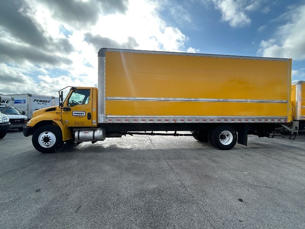 Medium Duty Box Truck-Light and Medium Duty Trucks-International-2020-MV607-Ocala-FL-173,621\n\t\tmiles-$ 44,750 - Image 4