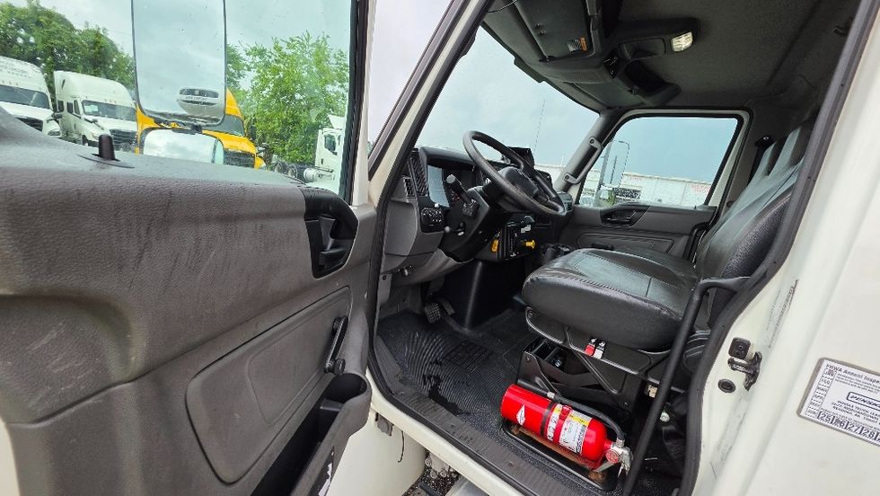 Medium Duty Box Truck-Light and Medium Duty Trucks-International-2020-MV607-Ocala-FL-212,594\n\t\tmiles-$ 49,500 - Image 16