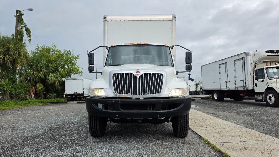 Medium Duty Box Truck-Light and Medium Duty Trucks-International-2020-MV607-Ocala-FL-212,594\n\t\tmiles-$ 49,500 - Image 2