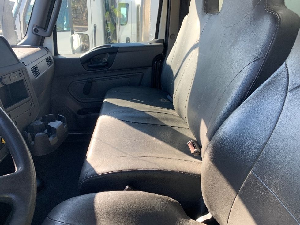 Medium Duty Box Truck-Light and Medium Duty Trucks-International-2020-MV607-Ocala-FL-414,921\n\t\tmiles-$ 20,750 - Image 16