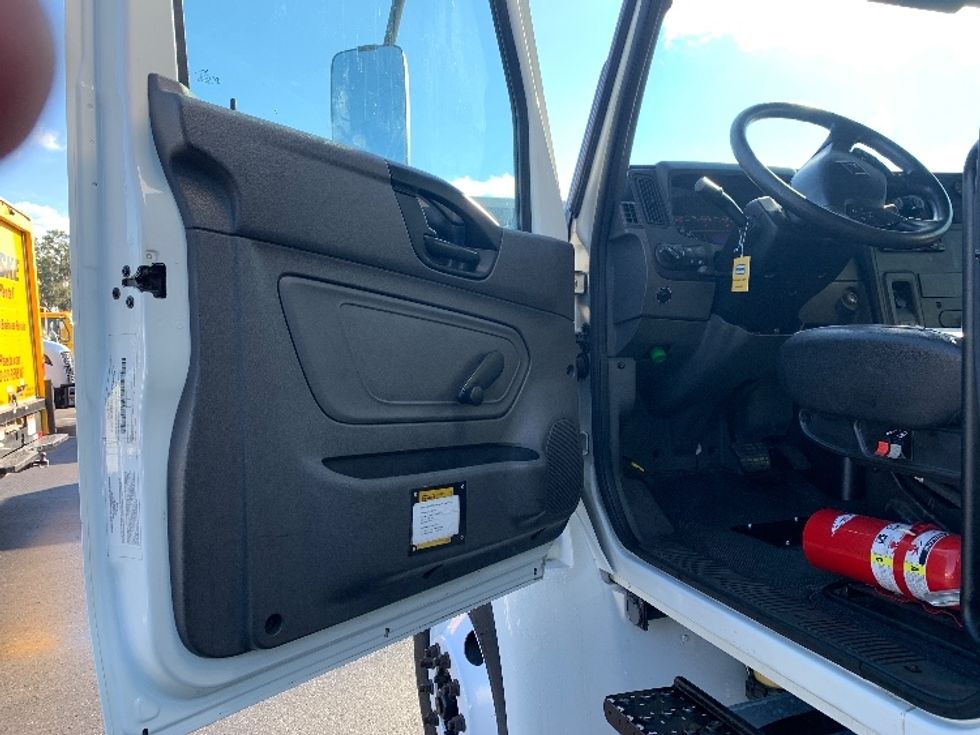 Medium Duty Box Truck-Light and Medium Duty Trucks-International-2020-MV607-Ocala-FL-414,921\n\t\tmiles-$ 20,750 - Image 17