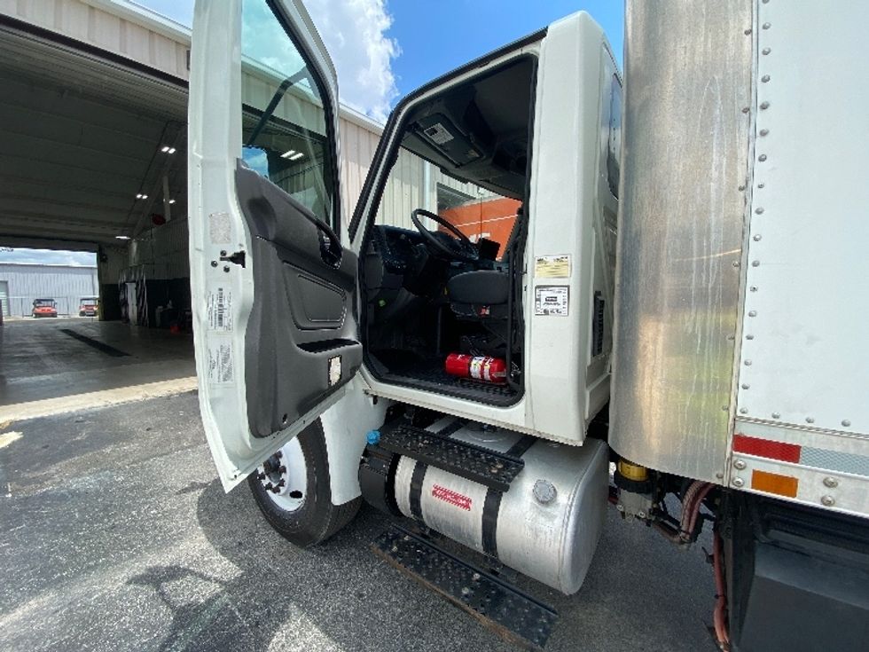 Medium Duty Box Truck-Light and Medium Duty Trucks-International-2020-MV607-Ocala-FL-80,546\n\t\tmiles-$ 65,000 - Image 14