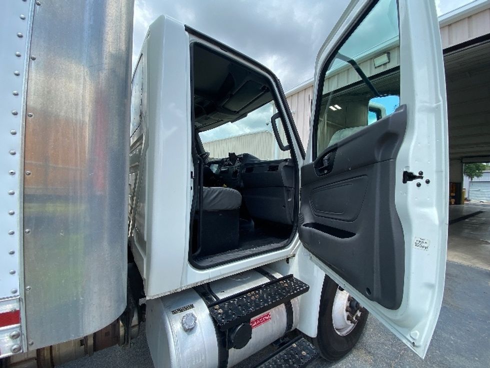 Medium Duty Box Truck-Light and Medium Duty Trucks-International-2020-MV607-Ocala-FL-80,546\n\t\tmiles-$ 65,000 - Image 18