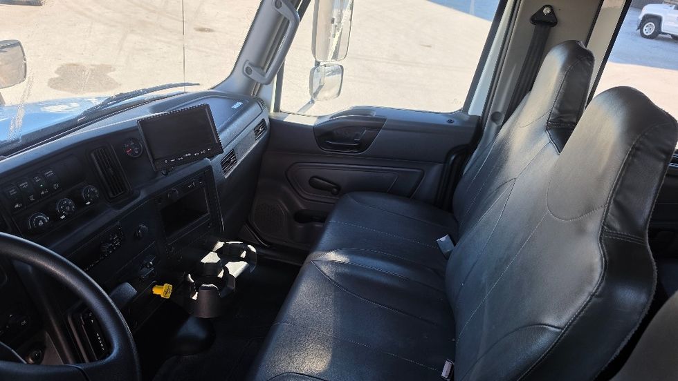 Medium Duty Box Truck-Light and Medium Duty Trucks-International-2020-MV607-Ocala-FL-80,772\n\t\tmiles-$ 64,000 - Image 19