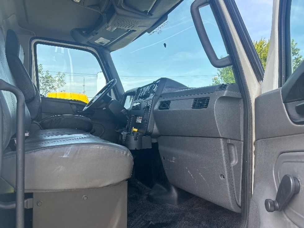 Medium Duty Box Truck-Light and Medium Duty Trucks-International-2020-MV607-Oklahoma City-OK-131,122\n\t\tmiles-$ 56,750 - Image 20