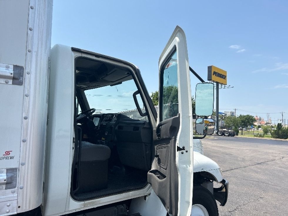 Medium Duty Box Truck-Light and Medium Duty Trucks-International-2020-MV607-Oklahoma City-OK-140,079\n\t\tmiles-$ 64,250 - Image 19