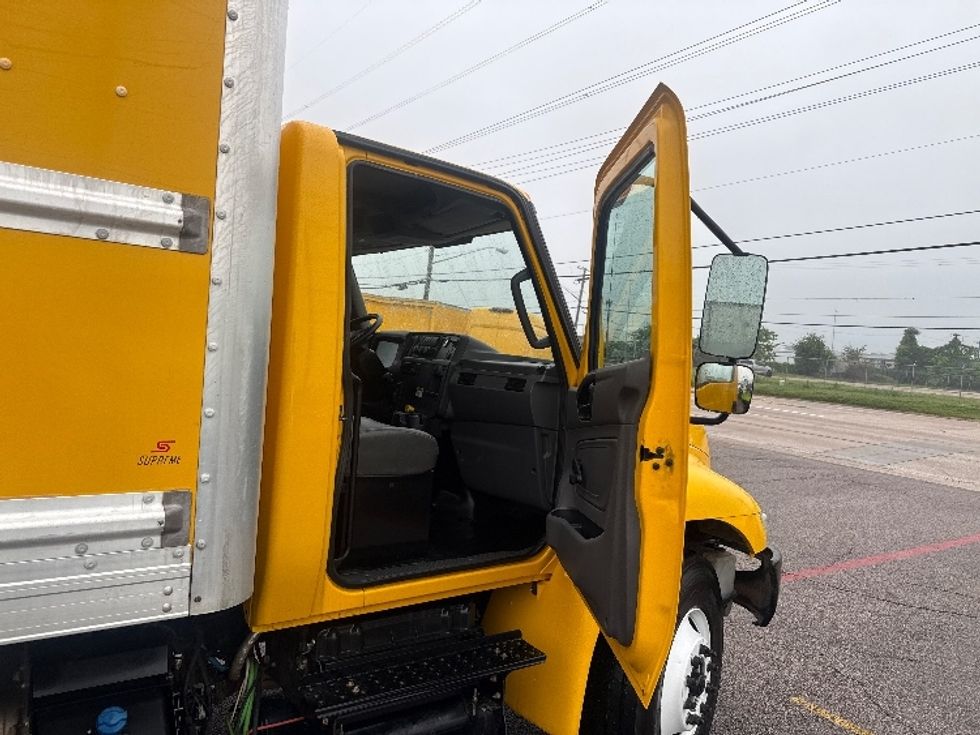 Medium Duty Box Truck-Light and Medium Duty Trucks-International-2020-MV607-Oklahoma City-OK-140,118\n\t\tmiles-$ 51,250 - Image 18