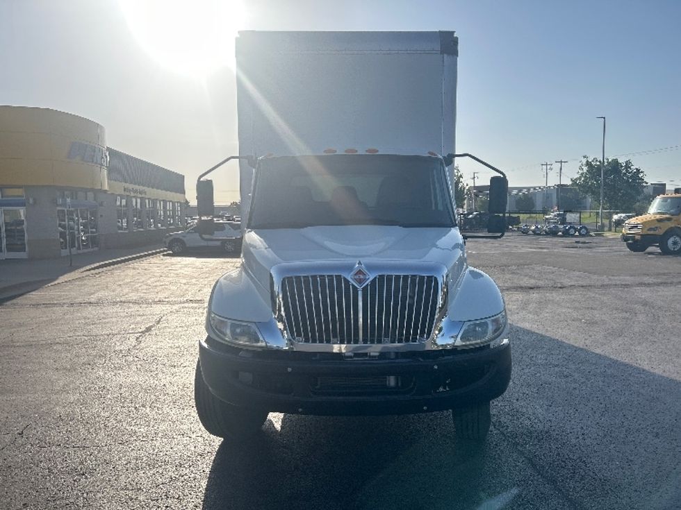 Medium Duty Box Truck-Light and Medium Duty Trucks-International-2020-MV607-Oklahoma City-OK-140,766\n\t\tmiles-$ 62,750 - Image 2