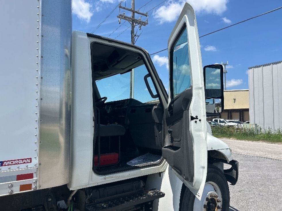 Medium Duty Box Truck-Light and Medium Duty Trucks-International-2020-MV607-Omaha-NE-102,081\n\t\tmiles-$ 52,500 - Image 18