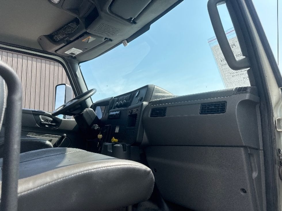 Medium Duty Box Truck-Light and Medium Duty Trucks-International-2020-MV607-Omaha-NE-238,365\n\t\tmiles-$ 38,750 - Image 19