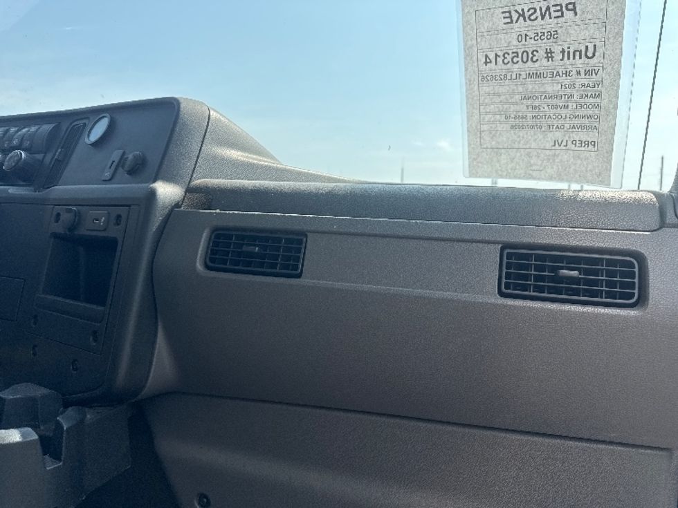 Medium Duty Box Truck-Light and Medium Duty Trucks-International-2020-MV607-Omaha-NE-238,365\n\t\tmiles-$ 38,750 - Image 20
