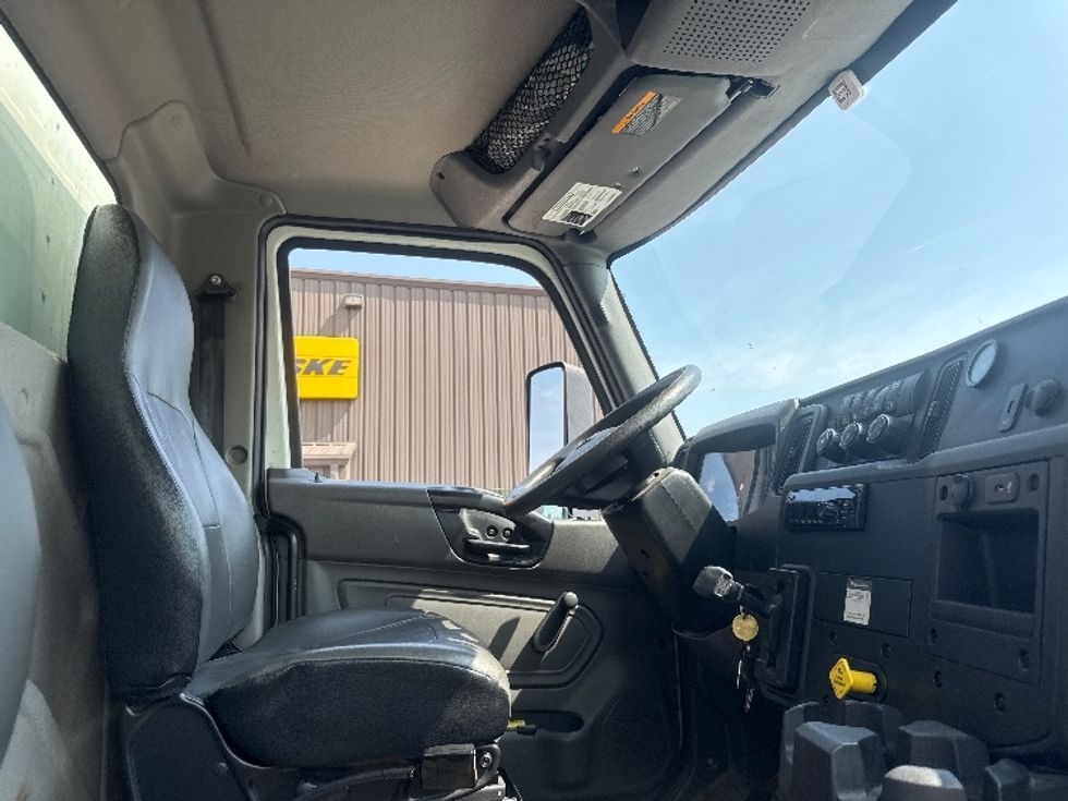 Medium Duty Box Truck-Light and Medium Duty Trucks-International-2020-MV607-Omaha-NE-238,365\n\t\tmiles-$ 38,750 - Image 21