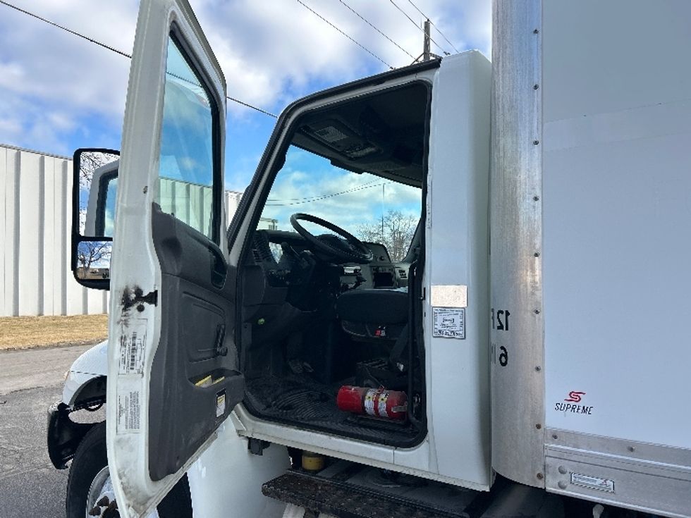 Medium Duty Box Truck-Light and Medium Duty Trucks-International-2020-MV607-Omaha-NE-61,397\n\t\tmiles-$ 58,750 - Image 16