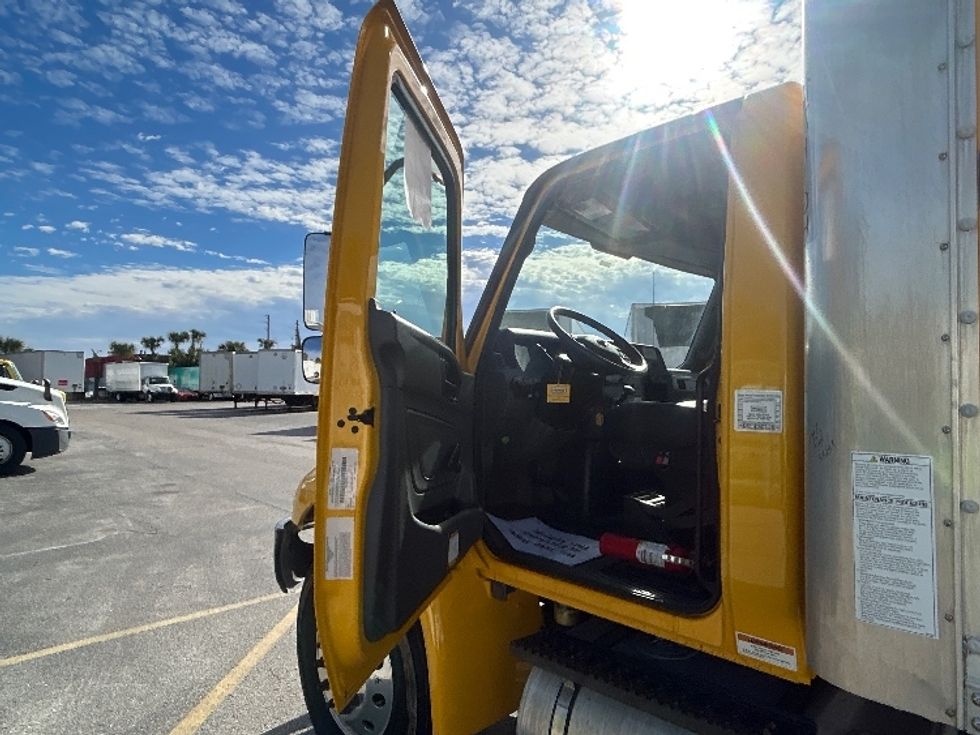 Medium Duty Box Truck-Light and Medium Duty Trucks-International-2020-MV607-Orlando-FL-126,035\n\t\tmiles-$ 53,250 - Image 16