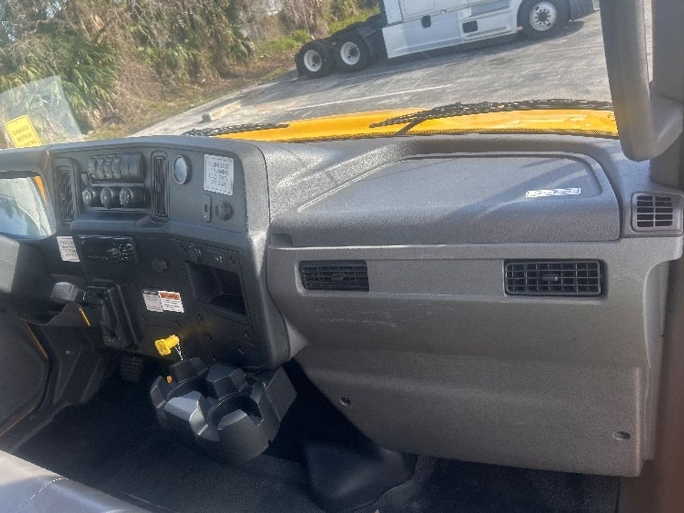 Medium Duty Box Truck-Light and Medium Duty Trucks-International-2020-MV607-Orlando-FL-126,035\n\t\tmiles-$ 53,250 - Image 21