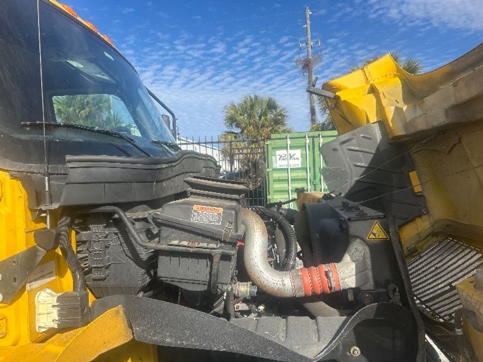 Medium Duty Box Truck-Light and Medium Duty Trucks-International-2020-MV607-Orlando-FL-126,035\n\t\tmiles-$ 53,250 - Image 23