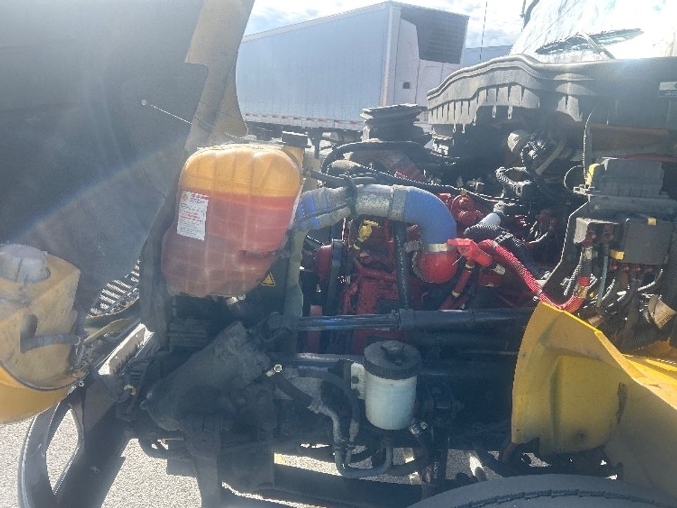 Medium Duty Box Truck-Light and Medium Duty Trucks-International-2020-MV607-Orlando-FL-126,035\n\t\tmiles-$ 53,250 - Image 24