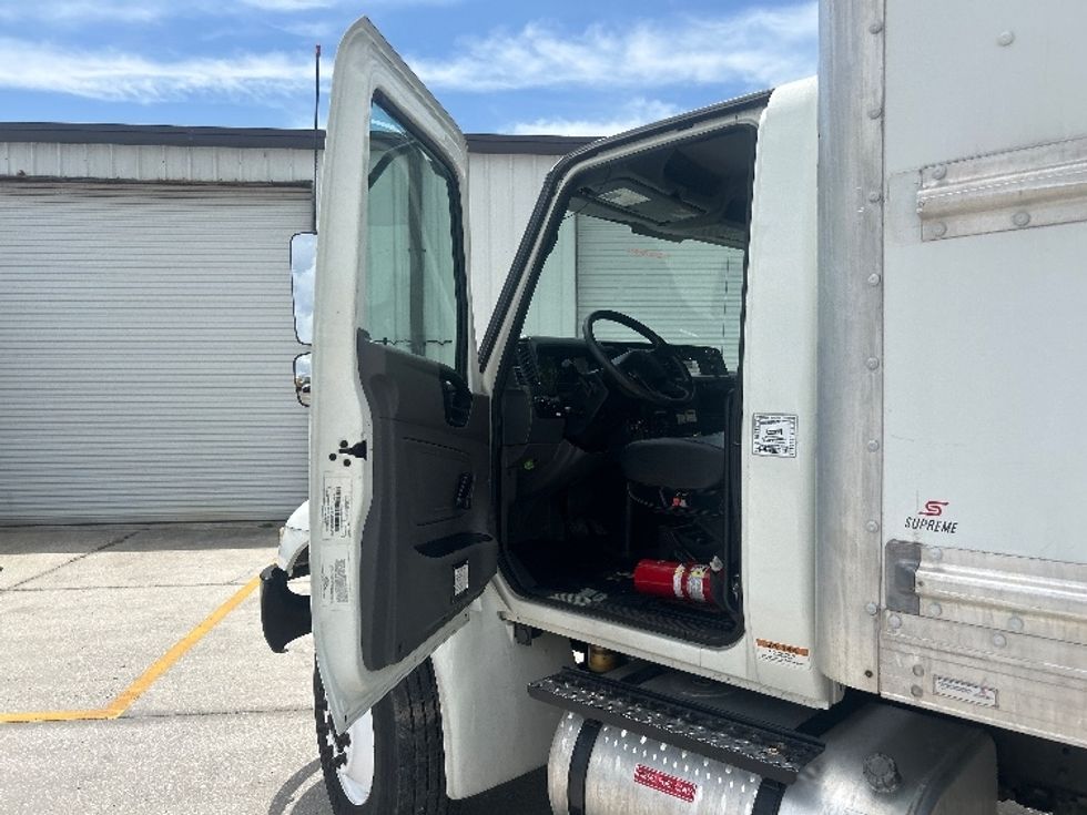 Medium Duty Box Truck-Light and Medium Duty Trucks-International-2020-MV607-Orlando-FL-134,328\n\t\tmiles-$ 53,000 - Image 16